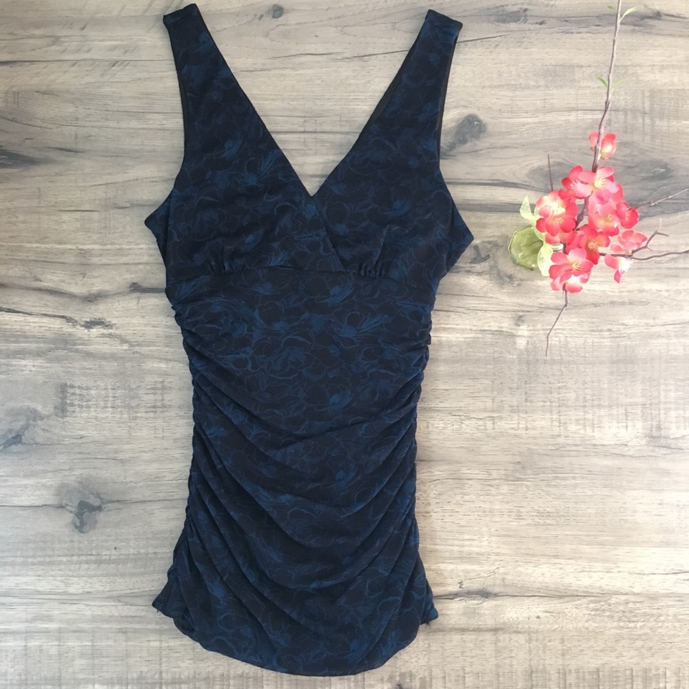 EXPRESS dressy, fitted V neck with ruched top S
